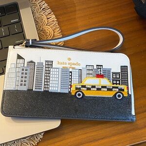 Kate Spade NYC Big Apple L-zip Cityscape Taxi Wristlet